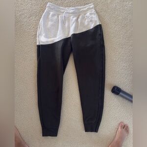 MENS NIKE NSW SPORTSWEAR LIMITED EDITION JOGGERS. OLIVE AND CREAM COLOR - SMALL